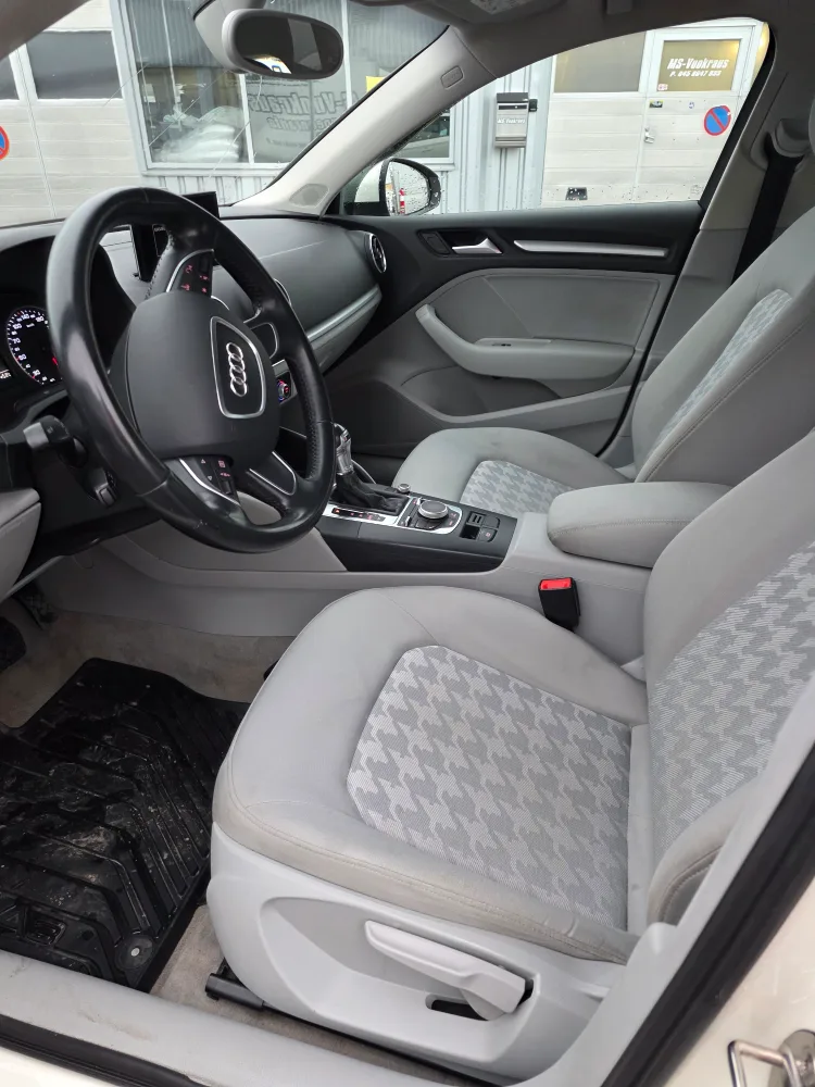 Audi A3 Sedan, kuva kuljettajan ovelta– Vuokraa MS-Vuokraukselta Lappeenrannasta