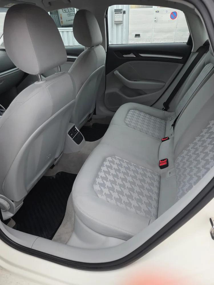 Audi A3 Sedan, kuva takapenkiltä– Vuokraa MS-Vuokraukselta Lappeenrannasta