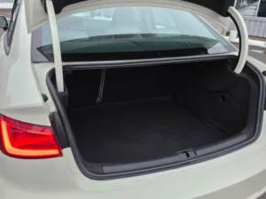 Audi A3 Sedab, kuva tavaratilasta– Vuokraa MS-Vuokraukselta Lappeenrannasta