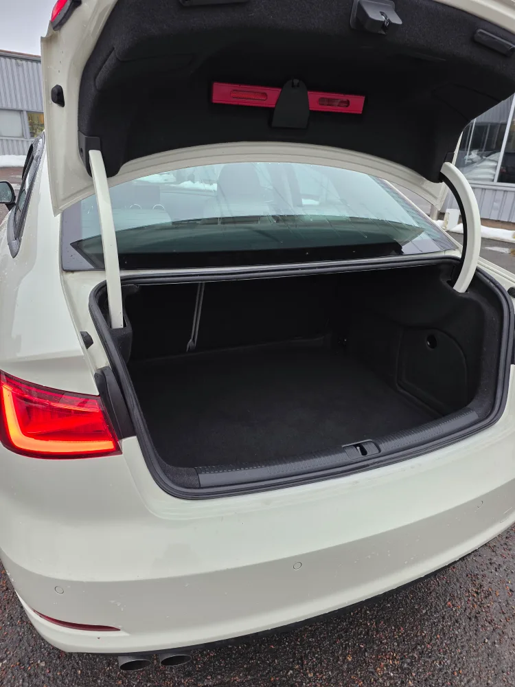 Audi A3 Sedab, kuva tavaratilasta– Vuokraa MS-Vuokraukselta Lappeenrannasta