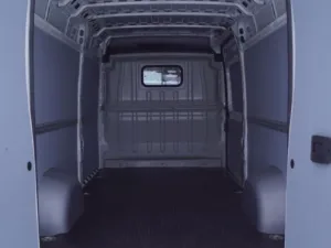 13m³-pakettiauton tavaratila MS-Vuokraus